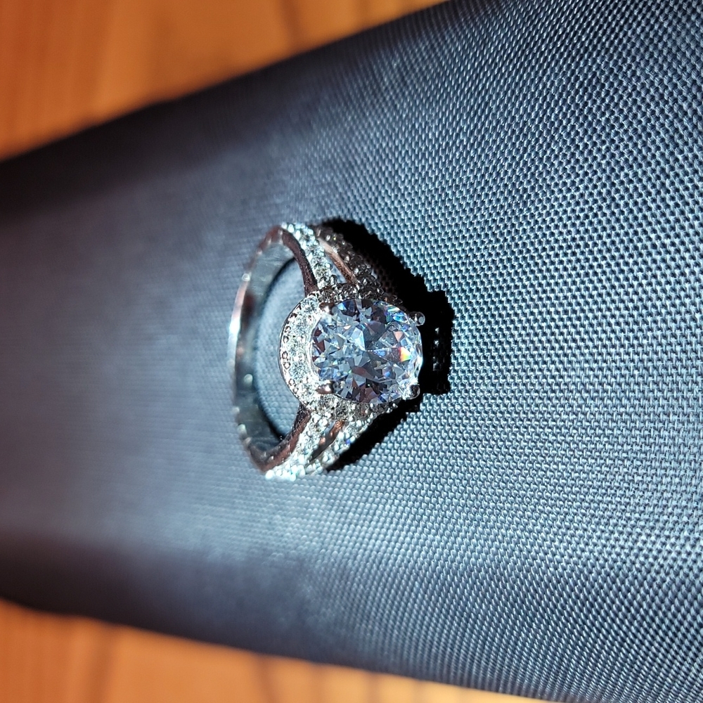 Luxury Sterling Silver Ring size 7.5